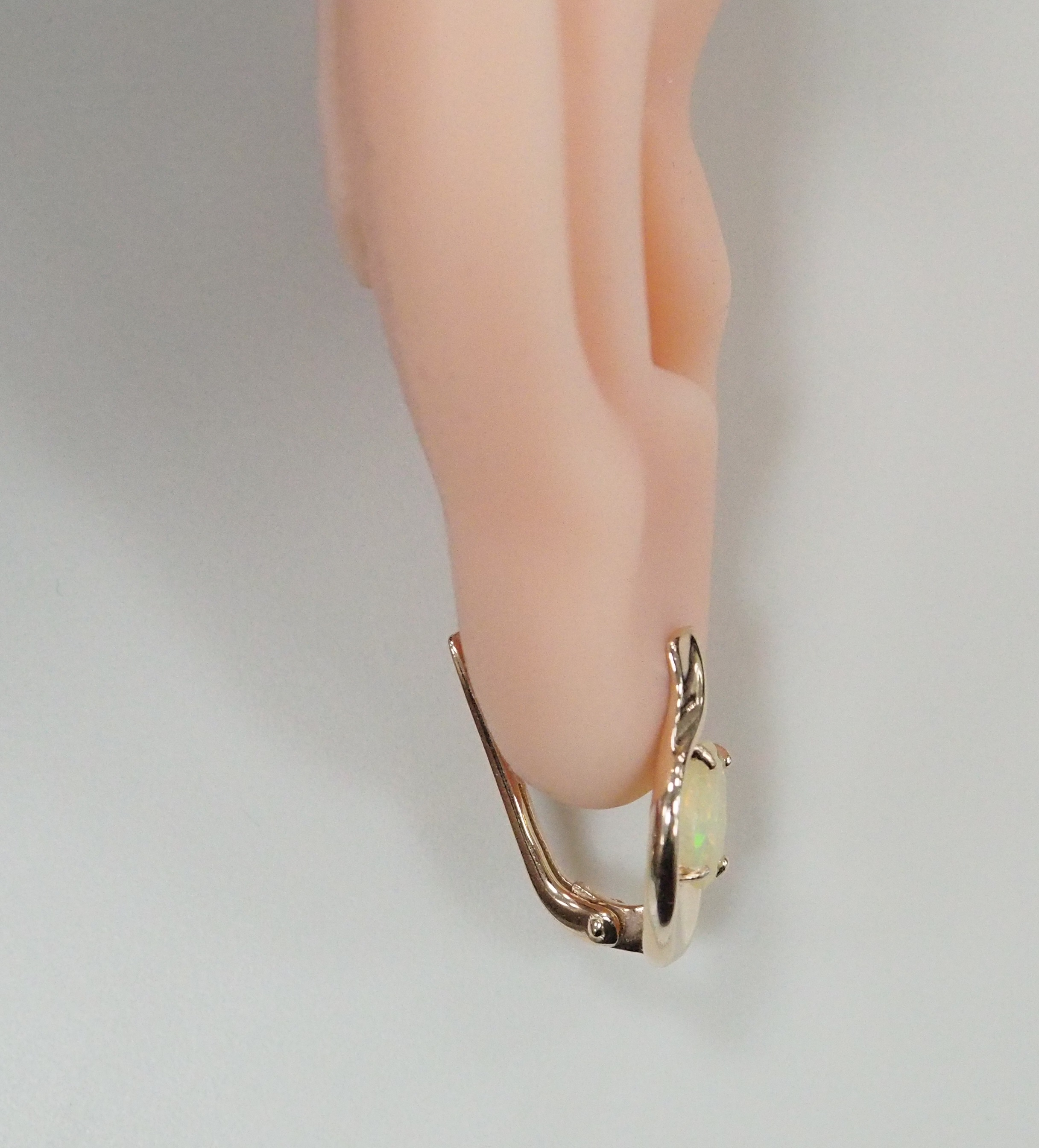 Серебряные серьги с опалами